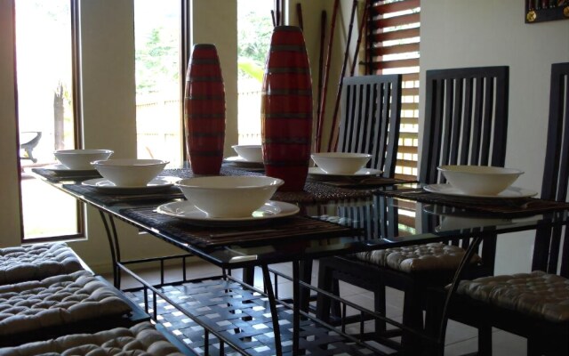 Belle Escapes - Latania Villa Palm Cove