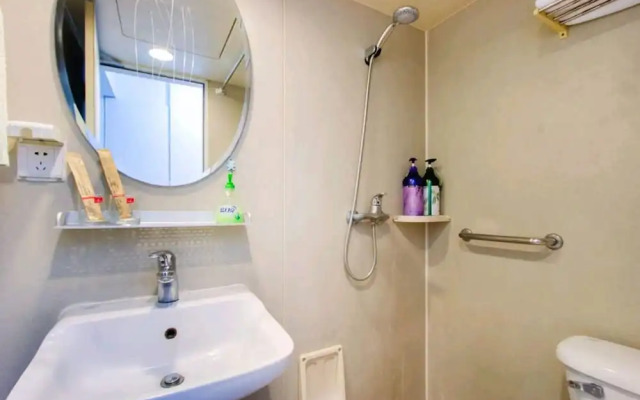 Life Times Cozy Room Downtown