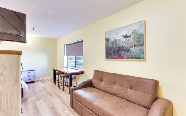 Quiet Oakland City Studio: Walk Downtown!