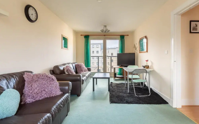 Elegant Apartment in Edinburgh near River Almond