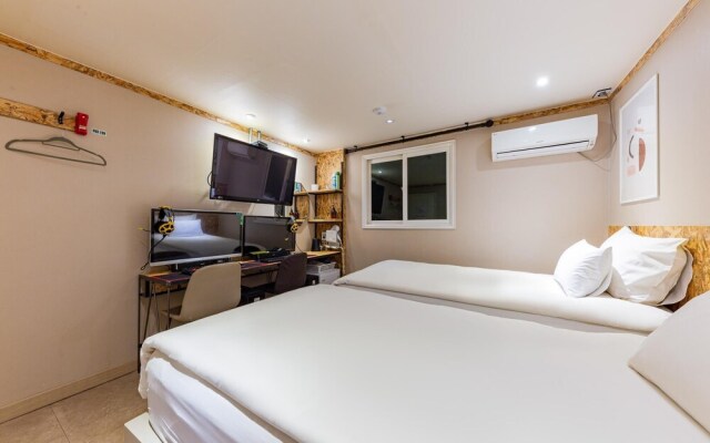 Cheongju Business Hotel JA