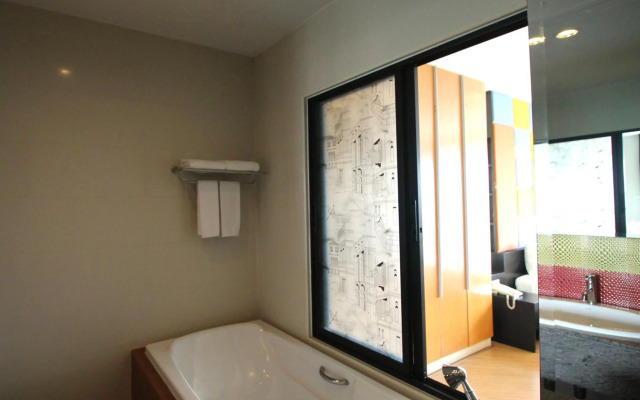 The Sunreno Hotel