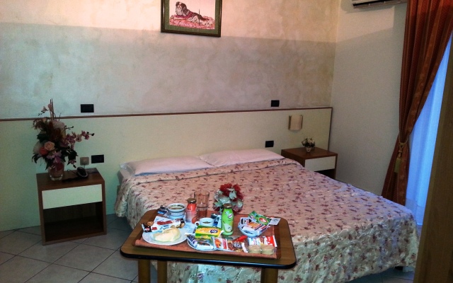 Hotel Happy Days