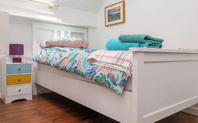 Bwthyn Gwyn Ty'n Y Pant