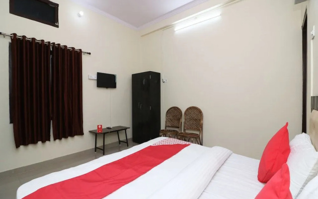 OYO 24823 Amrit Guest House