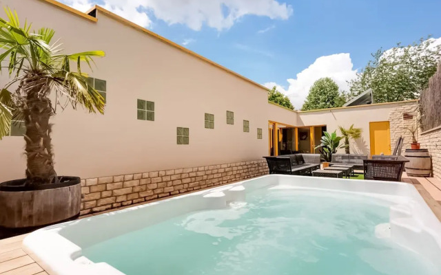 Modern Holiday Home in Avelgem with Sauna & Hot Tub
