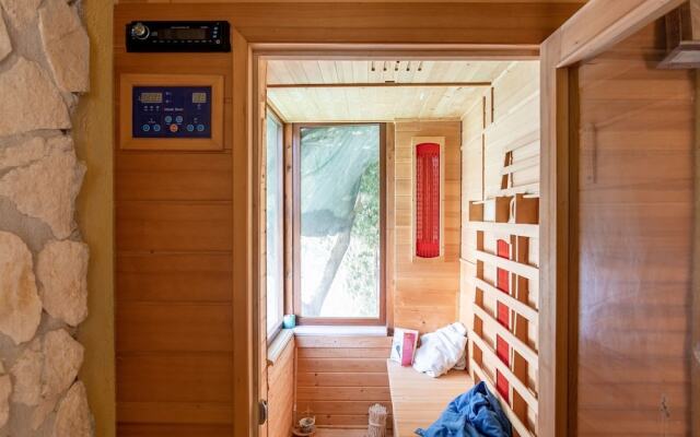 Luxurious Holiday Home in Napoli With Swimming Pool