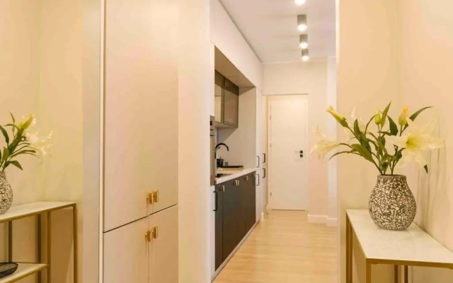 Sunny 2BR Flat-Top Location-Amazing Views