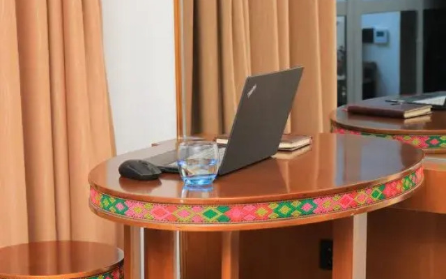 Aifeel Hotel (Ledong Lvzhi Nan Gan'en Road)