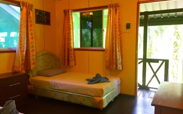 Sukau Backpackers B&B
