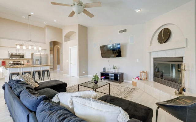 Private Pool & Patio: Spacious Gilbert Getaway!