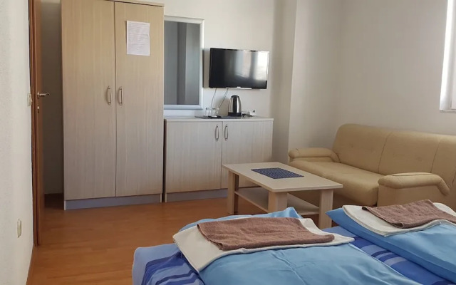Luccia Apatments-Villa Laguna - Hostel
