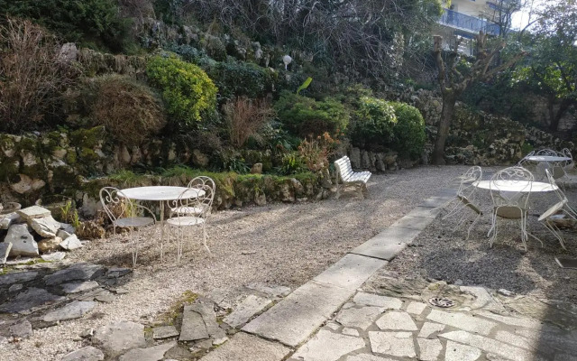 Joli studio calme parking proche thermes et centre