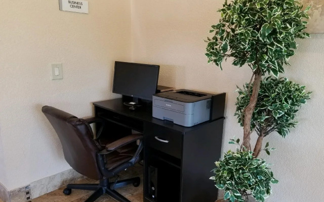 Rodeway Inn Metro Airport