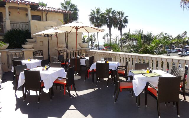 Balboa Inn, On the Beach