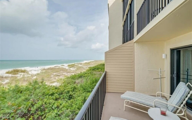 Sea Oats 111 2 Bedroom Condo by RedAwning