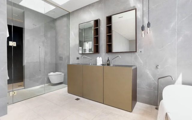 France Street Apartments by Urban Rest