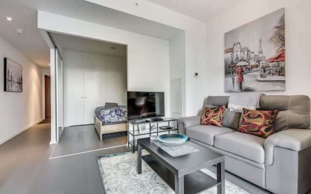 Trendy 2BR Condo in King East Great View