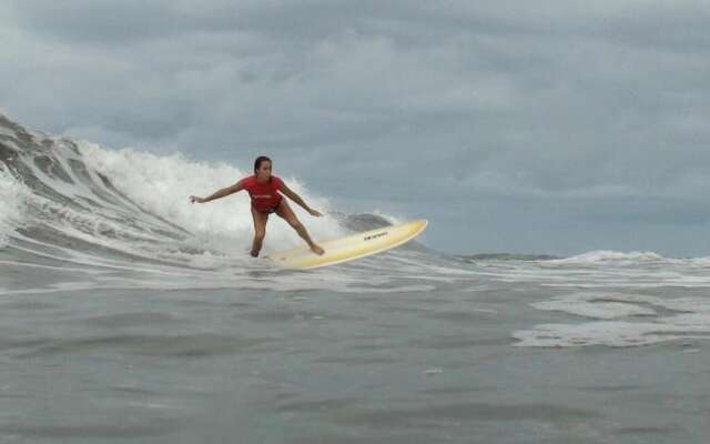 Burnt Toast Surf Camp - Hostel
