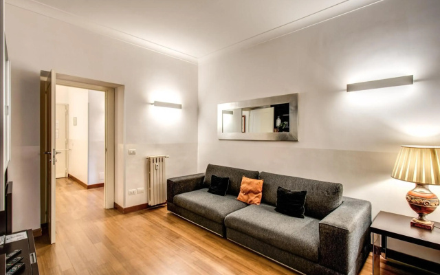 Holiday Apartment Bernini Near The Trevi Fountain - 4 Bedroom