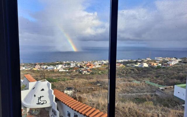 Tenerife apartment 100m2 CASA DE DON QUIJOTE with a terrace of 100m2 with a view of the ocean and Teide volcano and a garden of 600m2