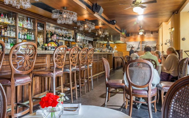 IMPERIAL Hotel & Restaurant