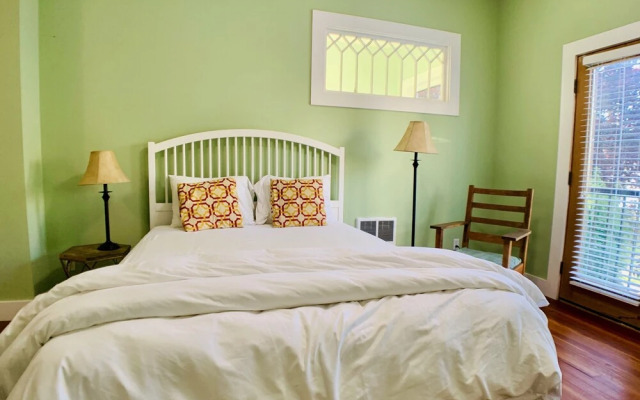 Rustic Comfort on Green Lake