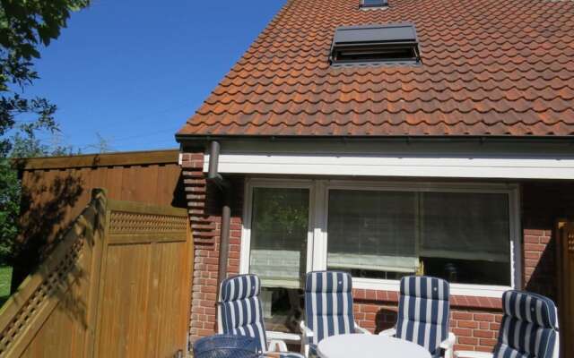 Enno Near the Dike Comfortable Vacation Home