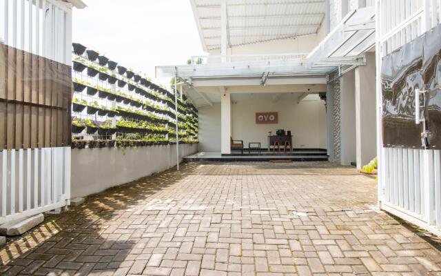 OYO 3350 Cozy Residence Syariah