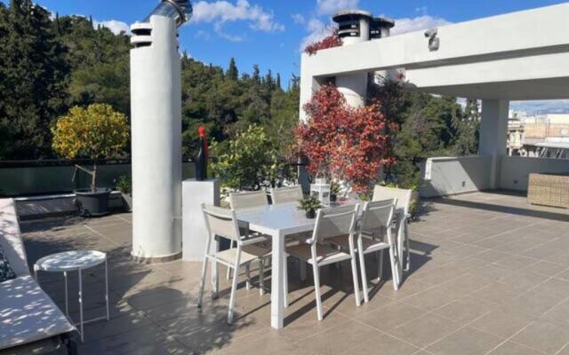 Athens Lycabettus Hill Penthouse, Private Roof Garden & Pool