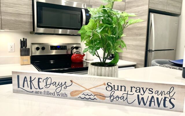 Romantic Lakeside Studio Suite