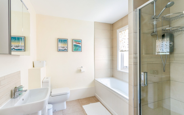 Perfect for family stays, ideal for walk to shops & restaurants