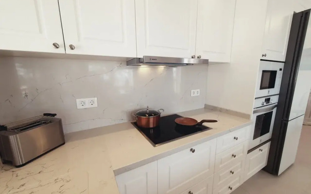 Elegant and Spacious Apartment With Sea Vieuw