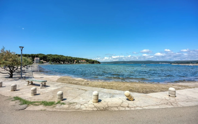 Seaview Apartment in Pasman A1