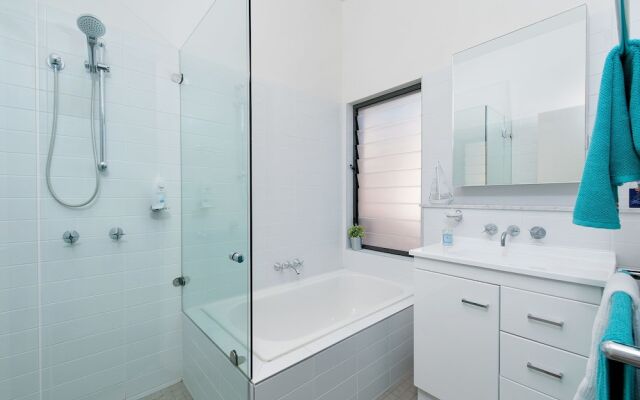 The Deckhouse, 22/26 One Mile Close