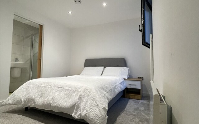 Luxury 2-bed Apartment in Manchester With Parking