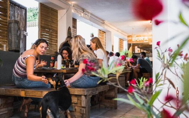Bura Surfhouse - Hostel