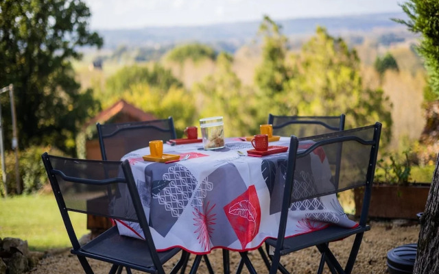 Tasteful Holiday Home in Marnac With Garden