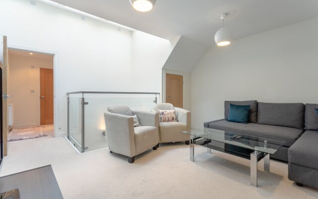 2 Bed Townhouse in Shepherds Bush