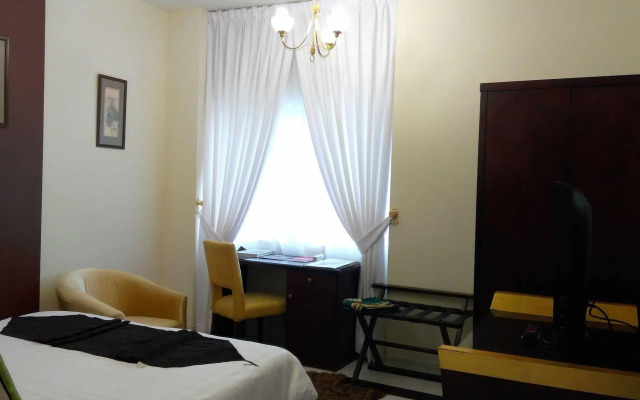 Royal Crown Hotel & Suites