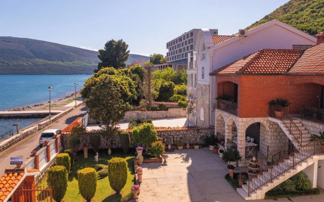 Seafront Haven Darka