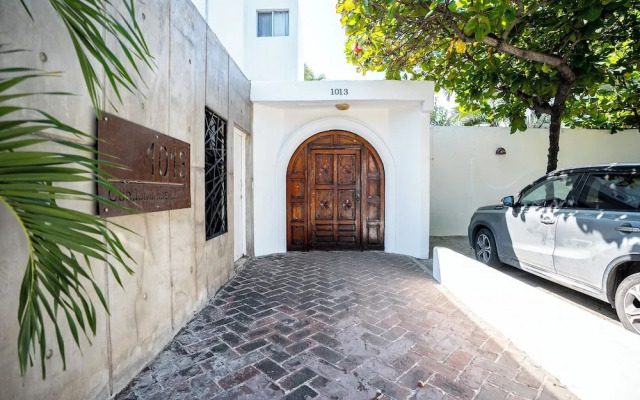 Playa Azul Apt with Sea views & Pool