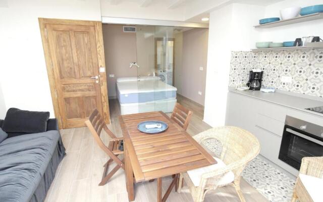 AR28-2, Bonito apartamento en primera línea