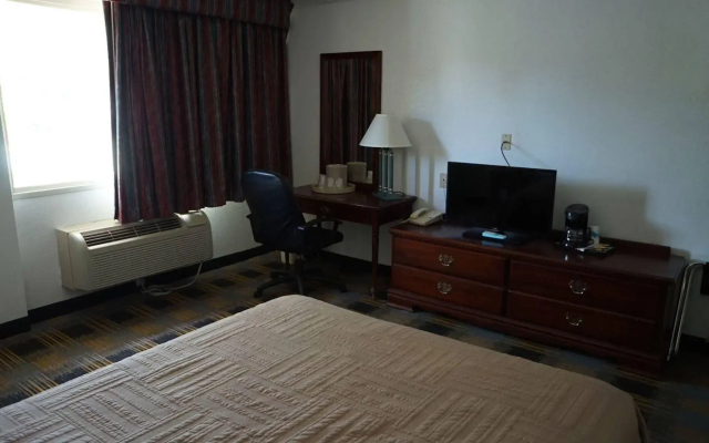 Riverview Inn & Suites