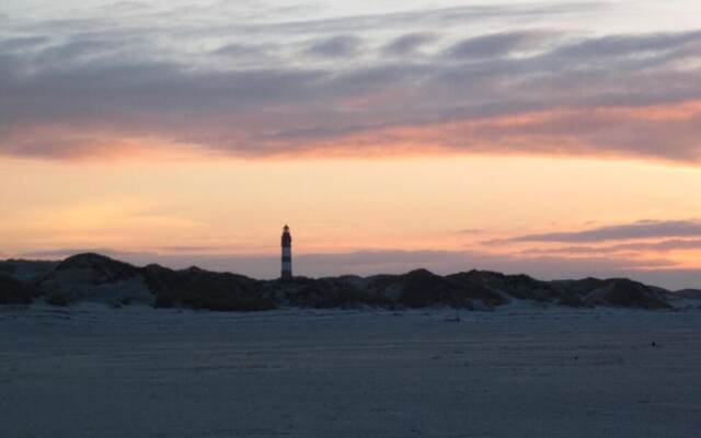 "luv" in House Smaswai 10