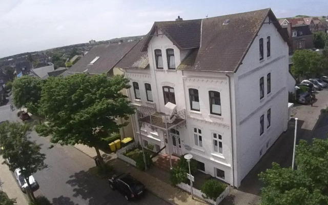 Kapitaenshaus-Lassen-Zimmer-Nes-Puek