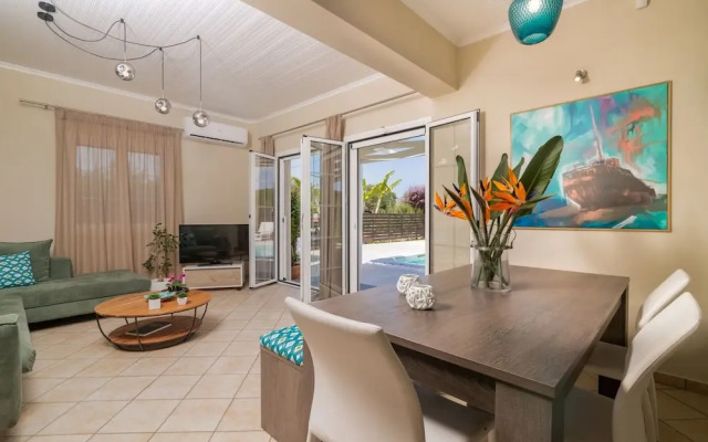 Madini Luxury villa with private Heated pool