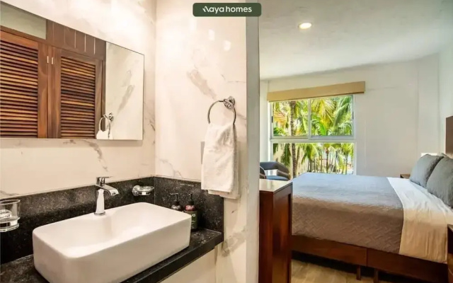 Beachfront 2BR Condo - Pool - Blue Flag Beach