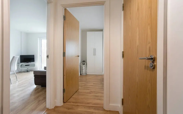 Skyvillion 1bed Enfield Flat W Balcony & Parking