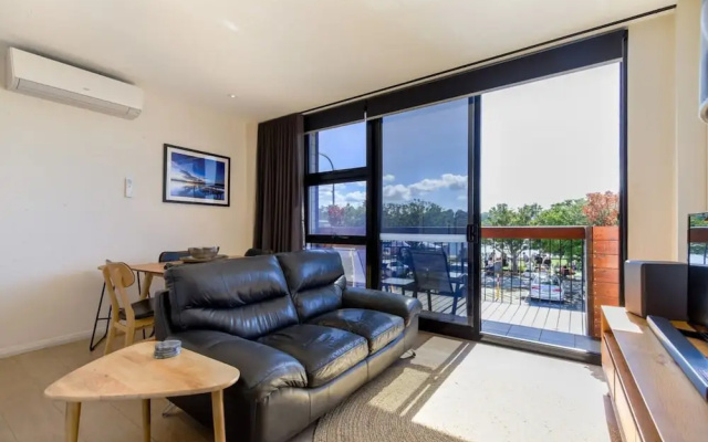 Gorgeous 2-bed Apartment By Shops – Balcony – Batemans Bay